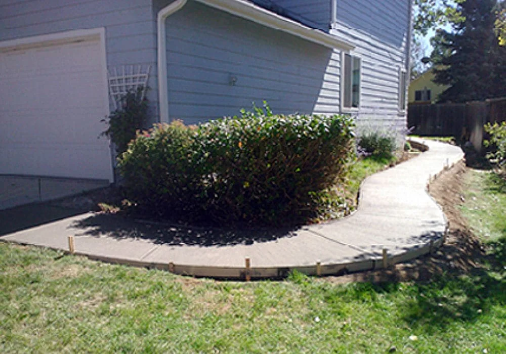 curved-sidewalk-from-Front-to-Back-of-house-1