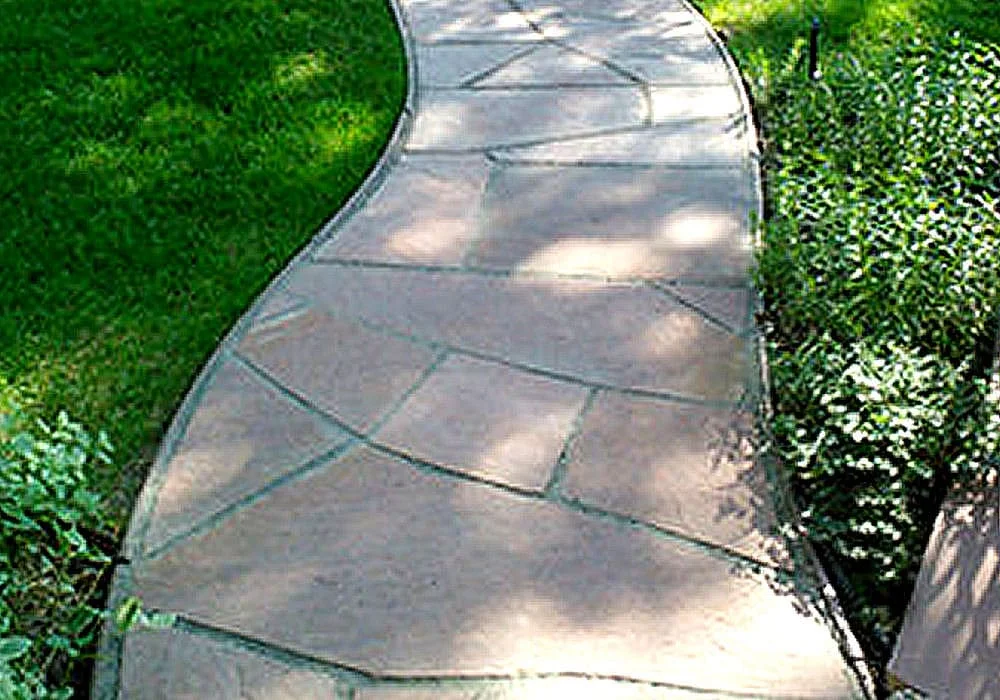 curving-flagstone-sidwalk