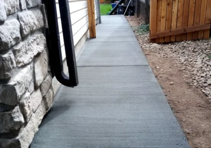 sidewalk_along_the_side_of_the_house_to_back_yard.webp